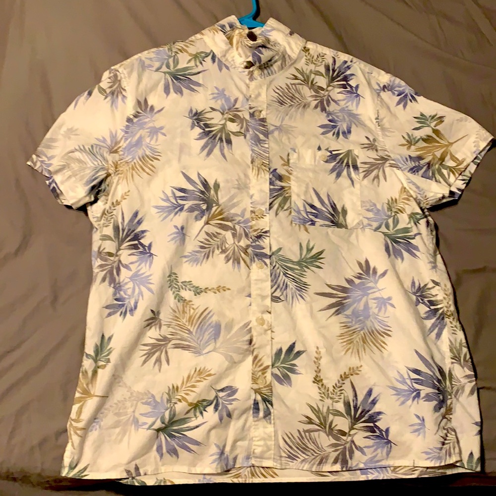 L, men’s floral button up